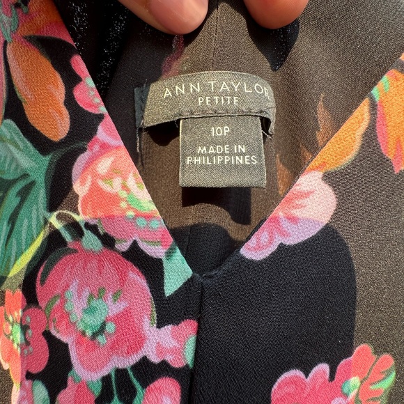 Ann Taylor Women’s Petite Floral Dress - Picture 3 of 5